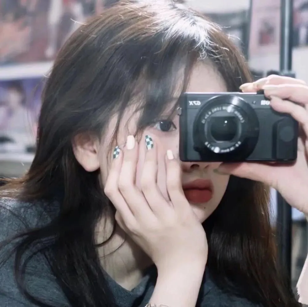 穿条纹睡衣的男孩